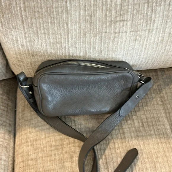 Marc Jacobs adjustable Crossbody gray bag front compartment zipper closures - Picture 4 of 10